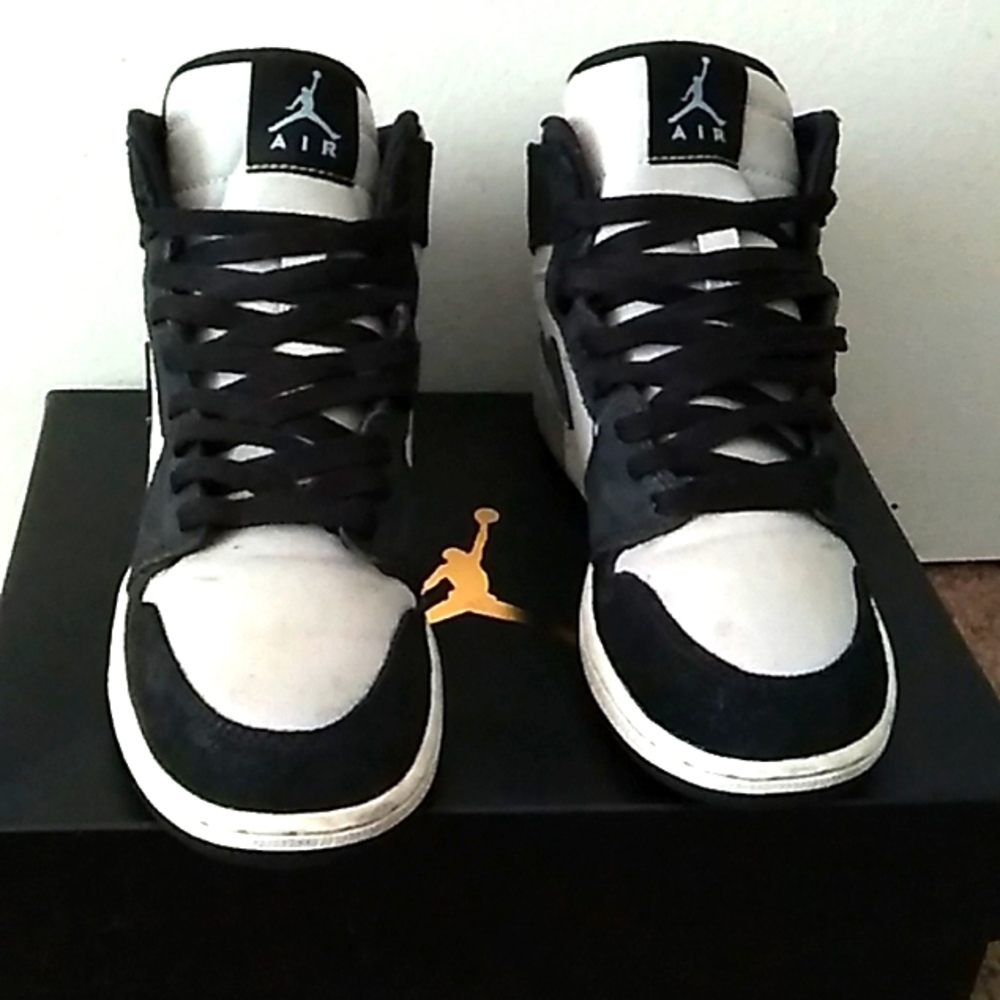Jordan 1 Mid Black & Gray Aluminum 6y =7.5 in Women (2017 )yr